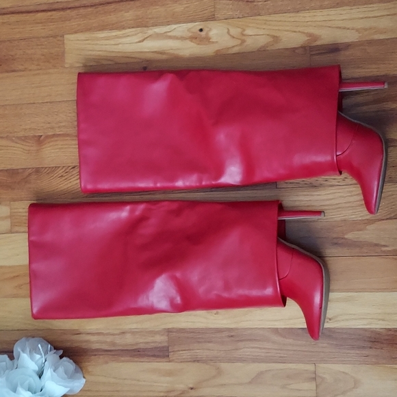 Shoe Dazzle Shoes - Shoe Dazzle No Regrets Red Faux Leather Knee High Stiletto Boots Size 8